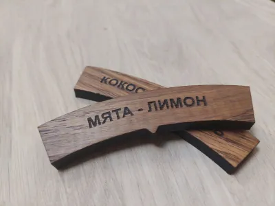 Сырная доска из дуба для дегустации, Ø33 см, с табличками от мастерской DIVIRO