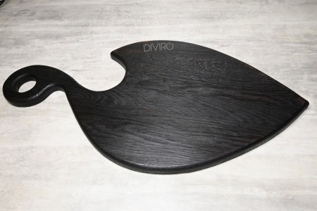 Чёрная доска для подачи «Капля», обожжённый дуб 58×30 см от мастерской DIVIRO